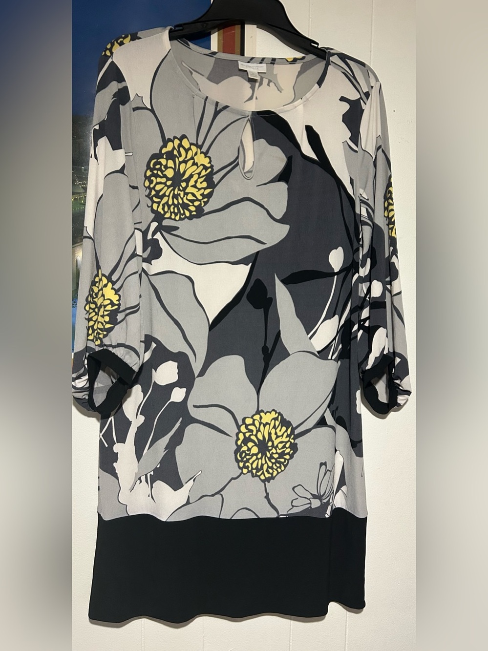 New York & Company Black, Gray & Yellow Floral Keyhole Blouse